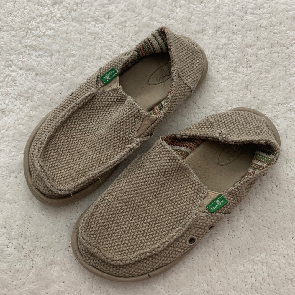 Boys Sanuks size 1